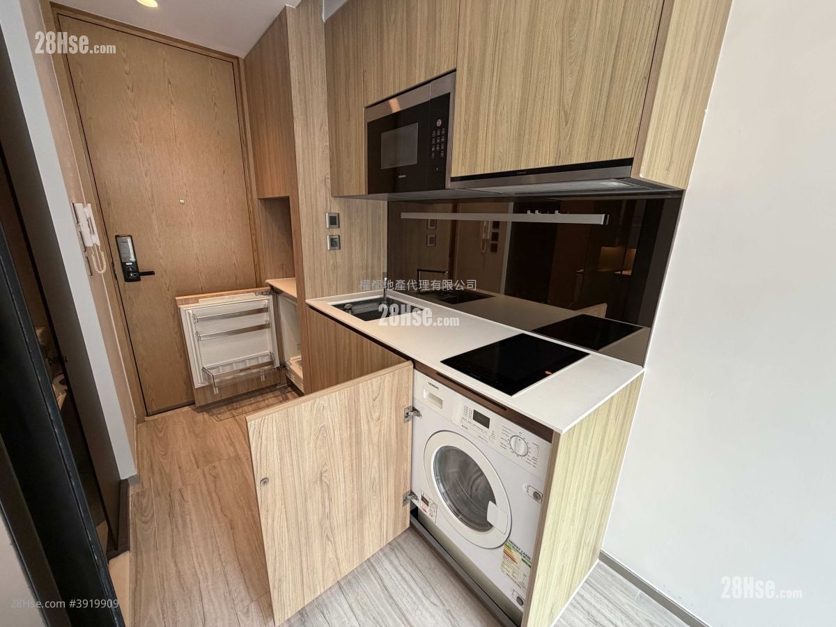 Seven Victory Avenue Rental Studio , 1 Bathroom 181 ft²