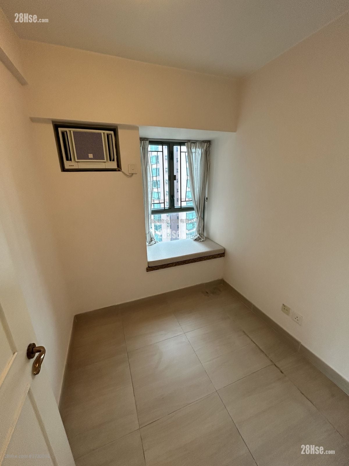 Queen's Terrace #3720094 Rental Property Detail Page - Widok 4