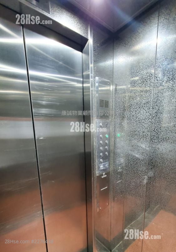 Woodview Court #2276438 For Sale Property Detail Page - Widok 3