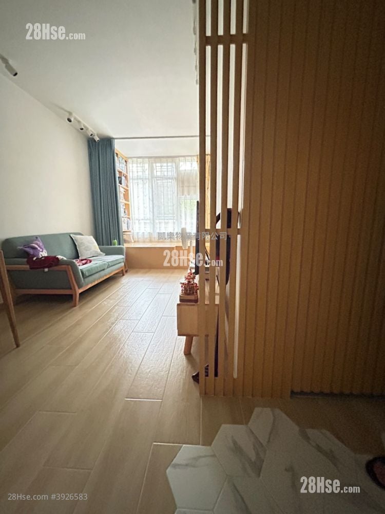 Choi Hing Court Sell 2 Bedrooms , 1 Bathroom 369 ft²