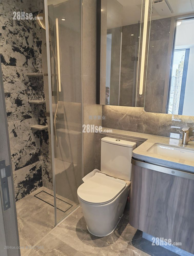 Apartment in HongKong Hong Kong, 啟德跑道區 Kai Tak Runway Area, 九龍城區 Kowloon City District - More