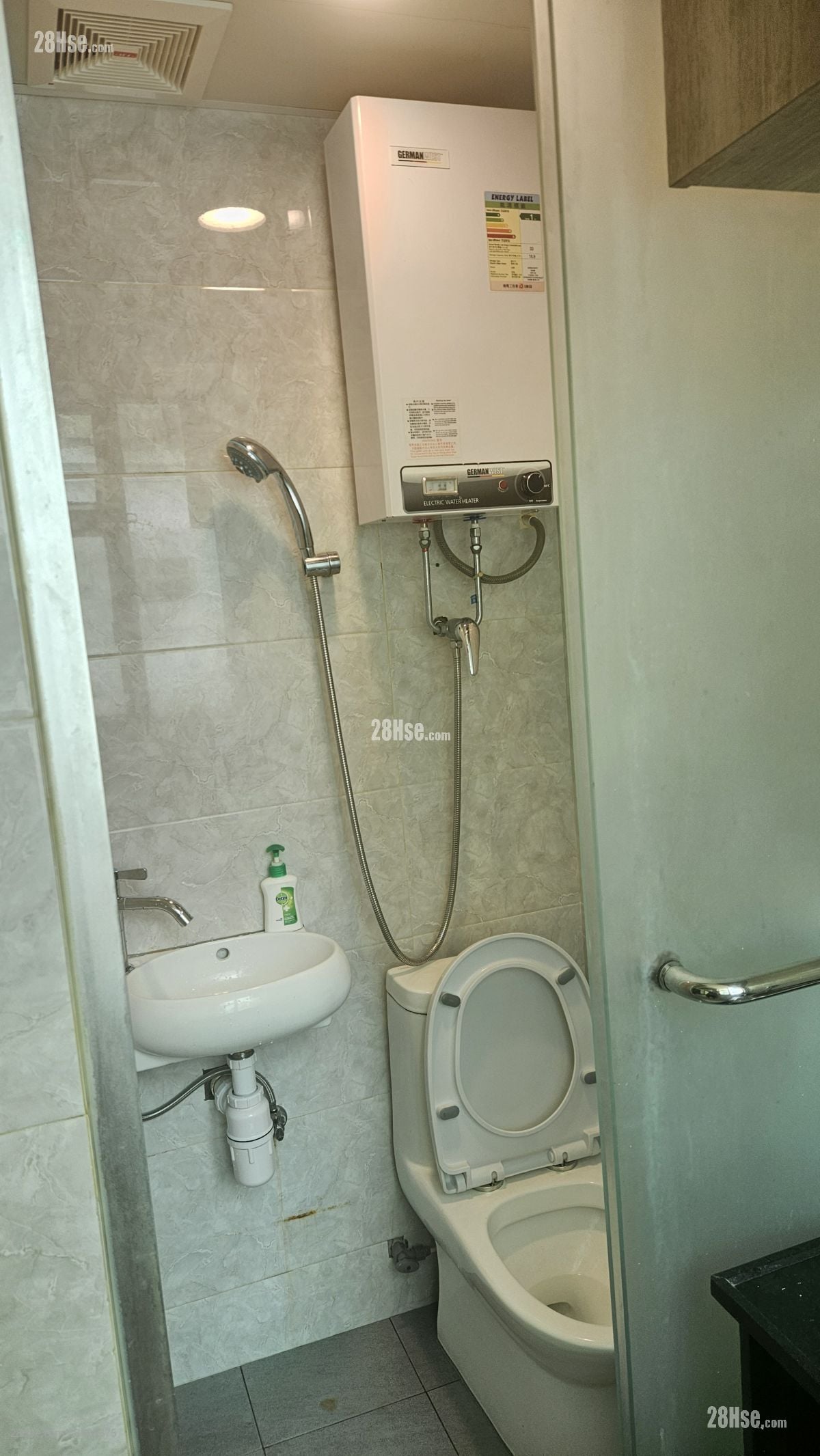 Tak Yan House #3868375 Rental Property Detail Page - Vista 3