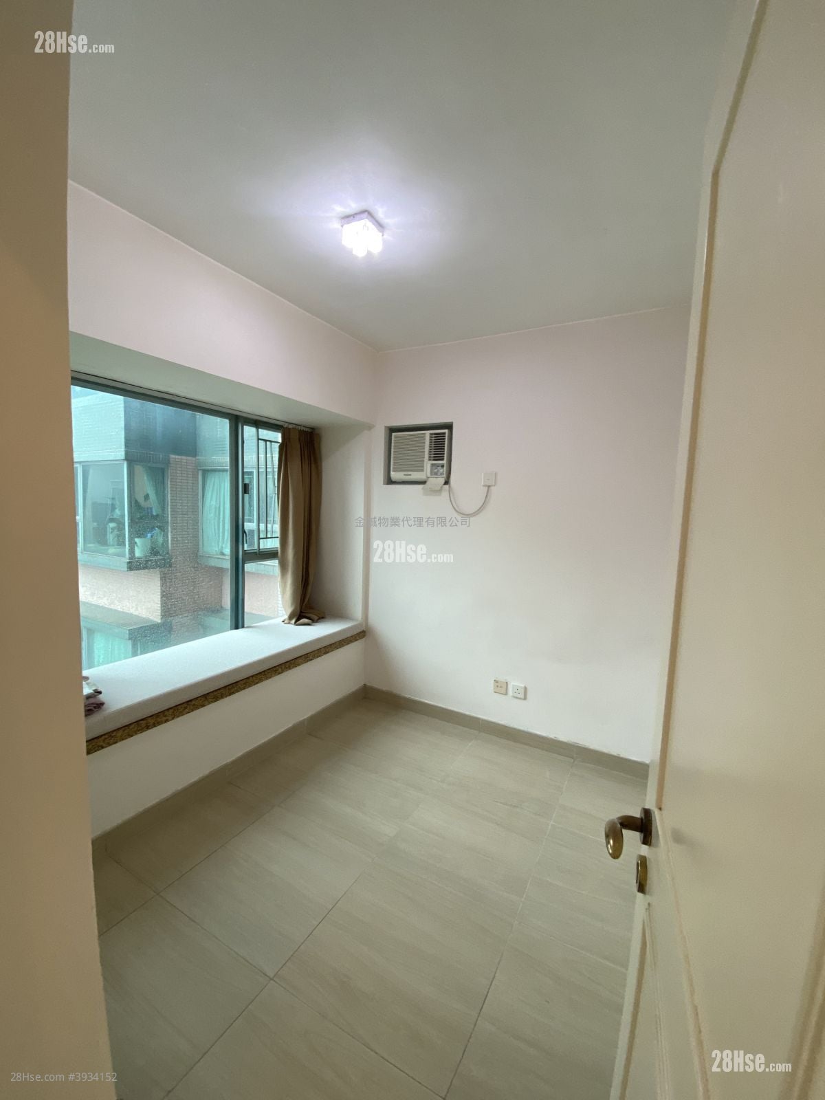 Queen's Terrace #3934152 Rental Property Detail Page - Widok 3
