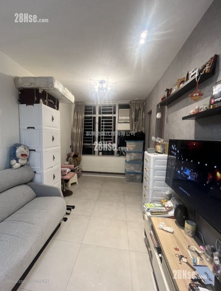 Choi Hing Court Sell 2 Bedrooms 379 ft²