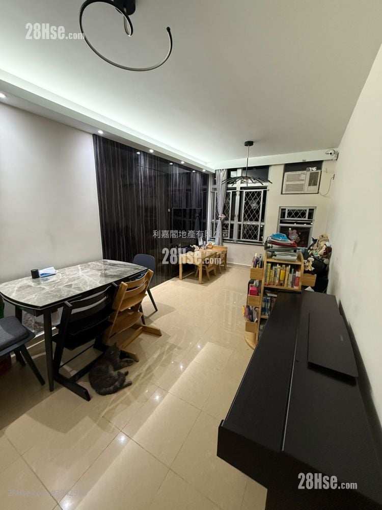 Cheong Shing Court Sell 3 Bedrooms , 2 Bathrooms 650 ft²