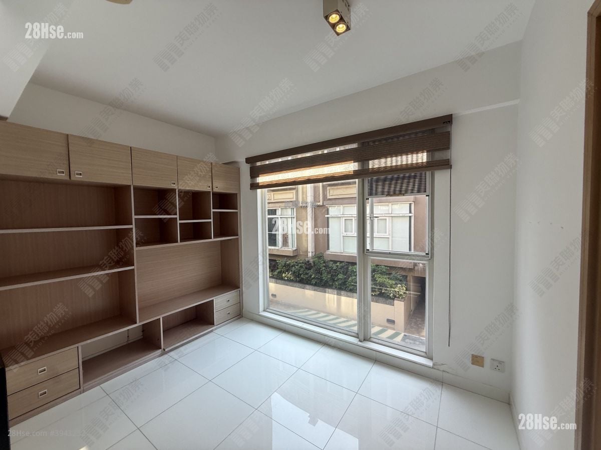 The Beverly Hills Sell 4 Bedrooms 1,606 ft²