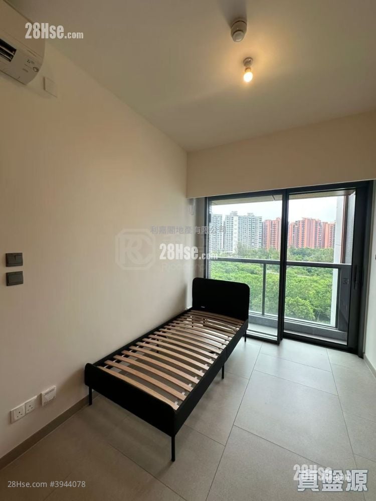 Silicon Hill Rental 405 ft²