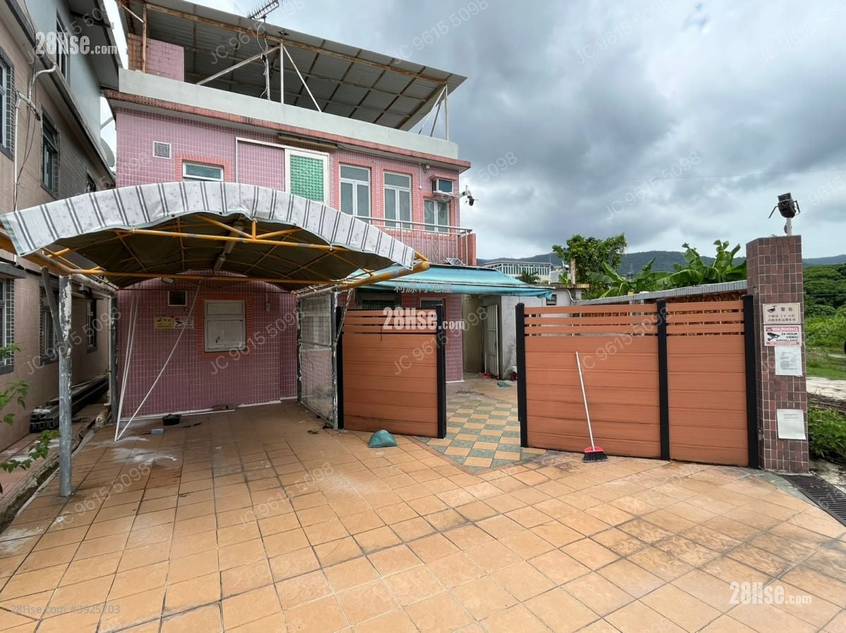 Village Rental 4 Bedrooms , 3 Bathrooms 1,400 ft²
