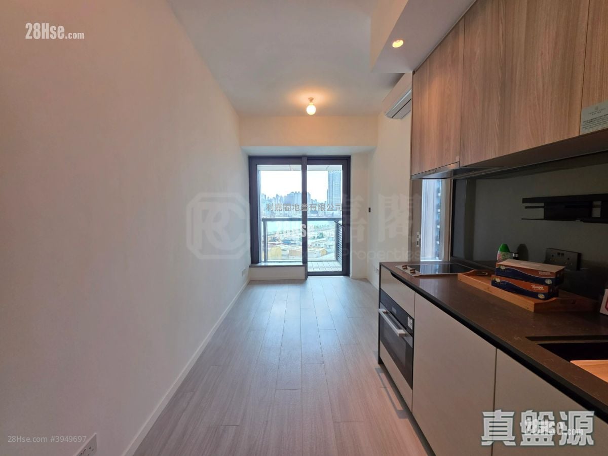 Twin Victoria Rental 1 Bedroom 305 ft²