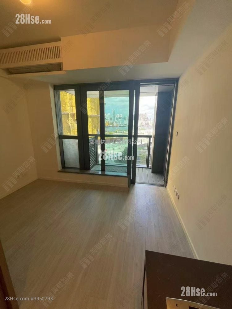 Twin Victoria Rental Studio , 1 Bathroom 247 ft²