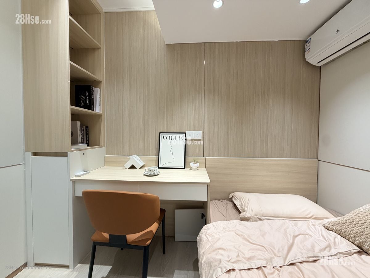 Golden Crown Court Rental Studio , 1 Bathroom 150 ft²