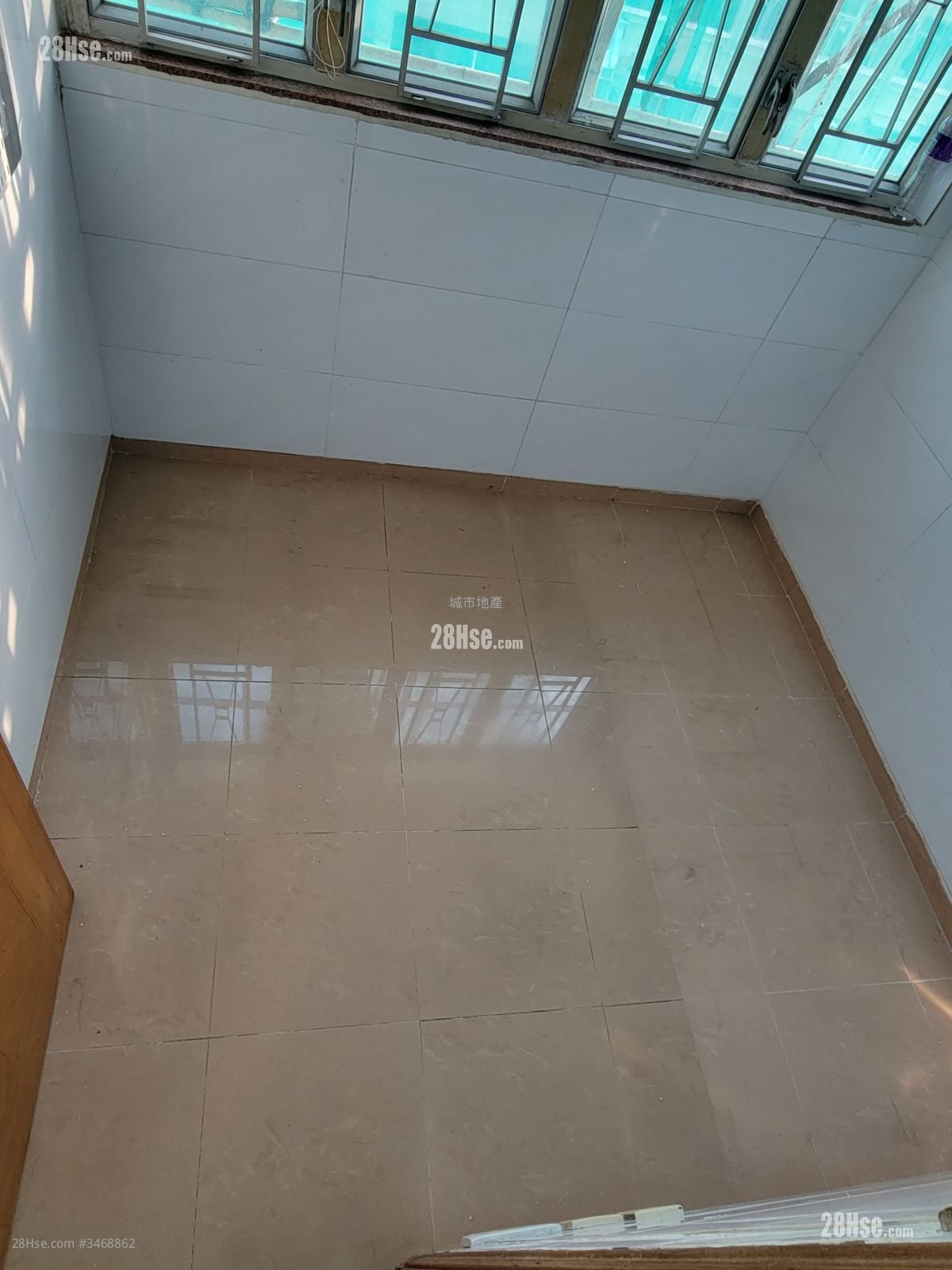 Apartment in HongKong Hong Kong, 元洲 Un Chau, 深水埗區 Sham Shui Po District - View 2
