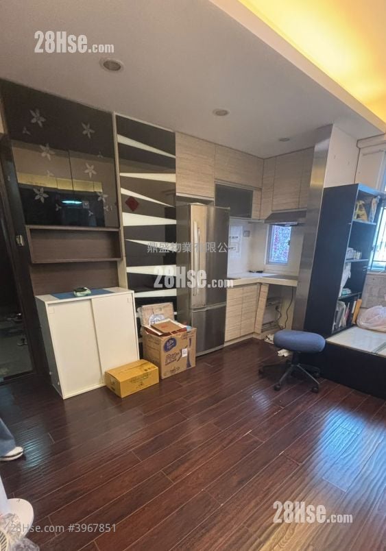 Fu Bong Mansion Rental 2 Bedrooms , 1 Bathroom 351 ft²