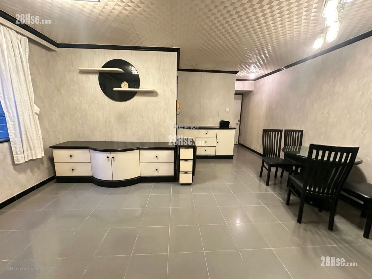 Siu Shan Court Sell 2 Bedrooms , 1 Bathroom