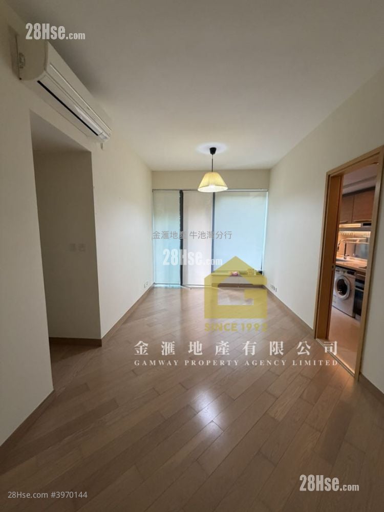 Aria Rental 3 Bedrooms , 2 Bathrooms 749 ft²