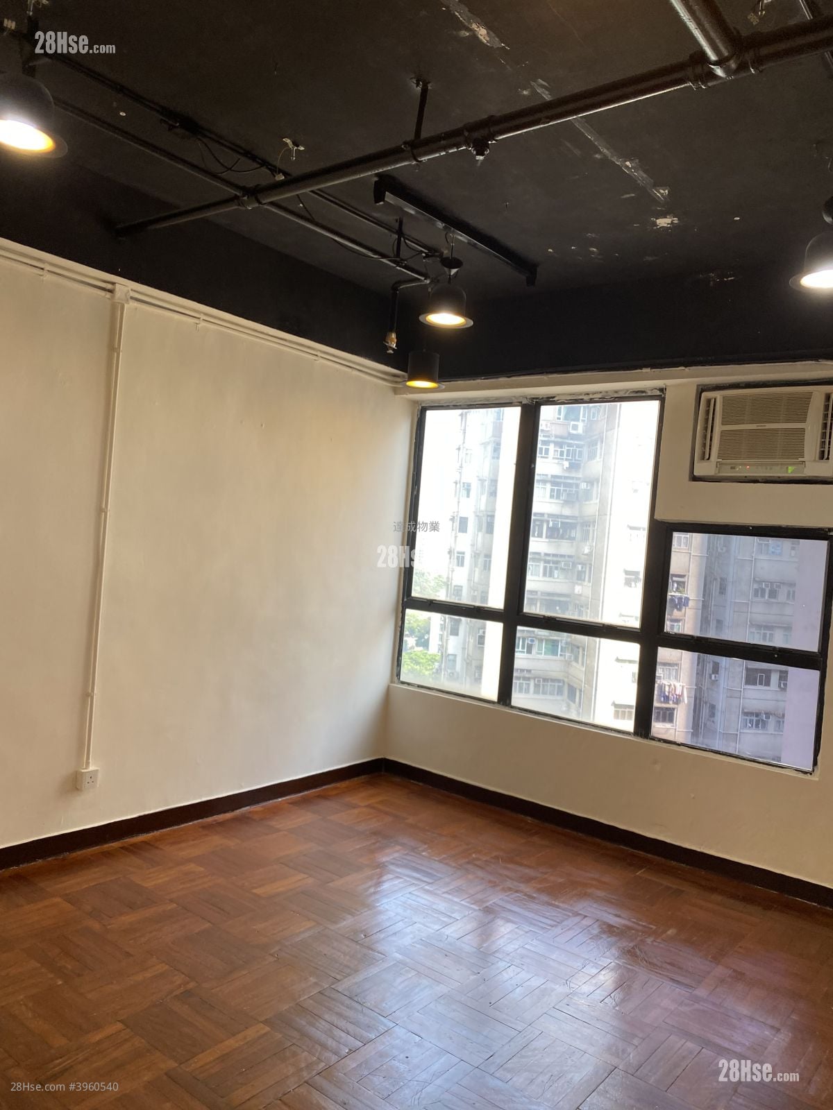 Üzlethelyiség, 27 m²