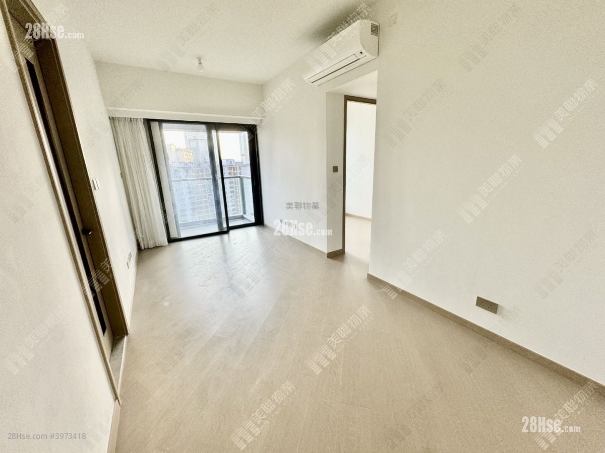 Uptown East Sell 2 Bedrooms 561 ft²