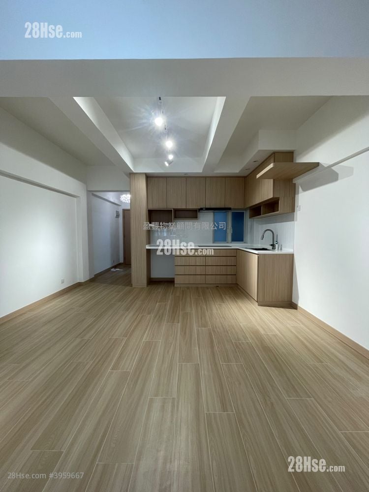 Yau Kwong Building Sell 2 Bedrooms , 1 Bathroom 572 ft²