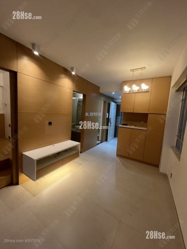 New Kwai Fong Gardens Sell 2 Bedrooms 400 ft²