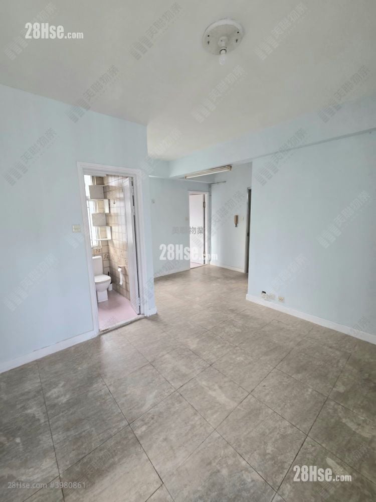 Kwai Fong Terrace Rental 2 Bedrooms , 1 Bathroom 397 ft²