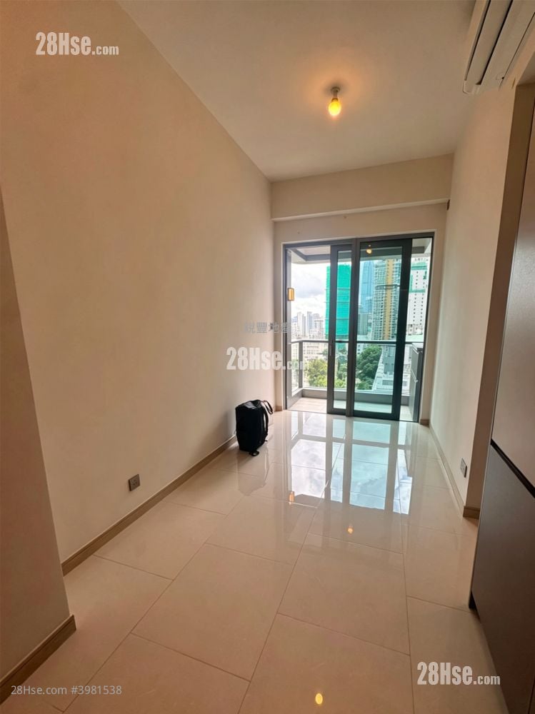 Upper Manor Rental 2 Bedrooms , 1 Bathroom 394 ft²