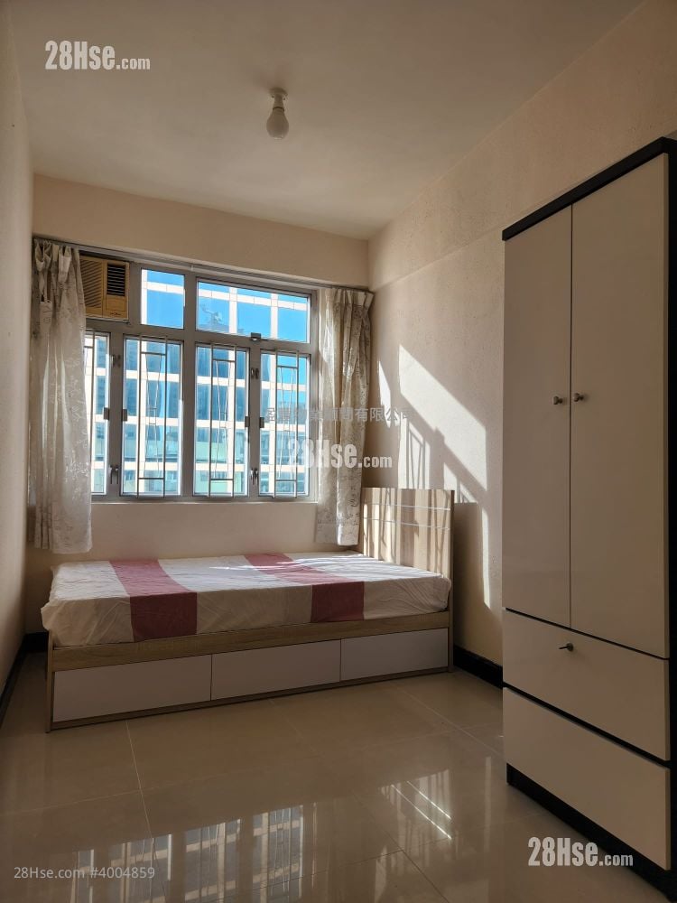 Apartment Sell 3 Bedrooms , 3 Bathrooms 527 ft²