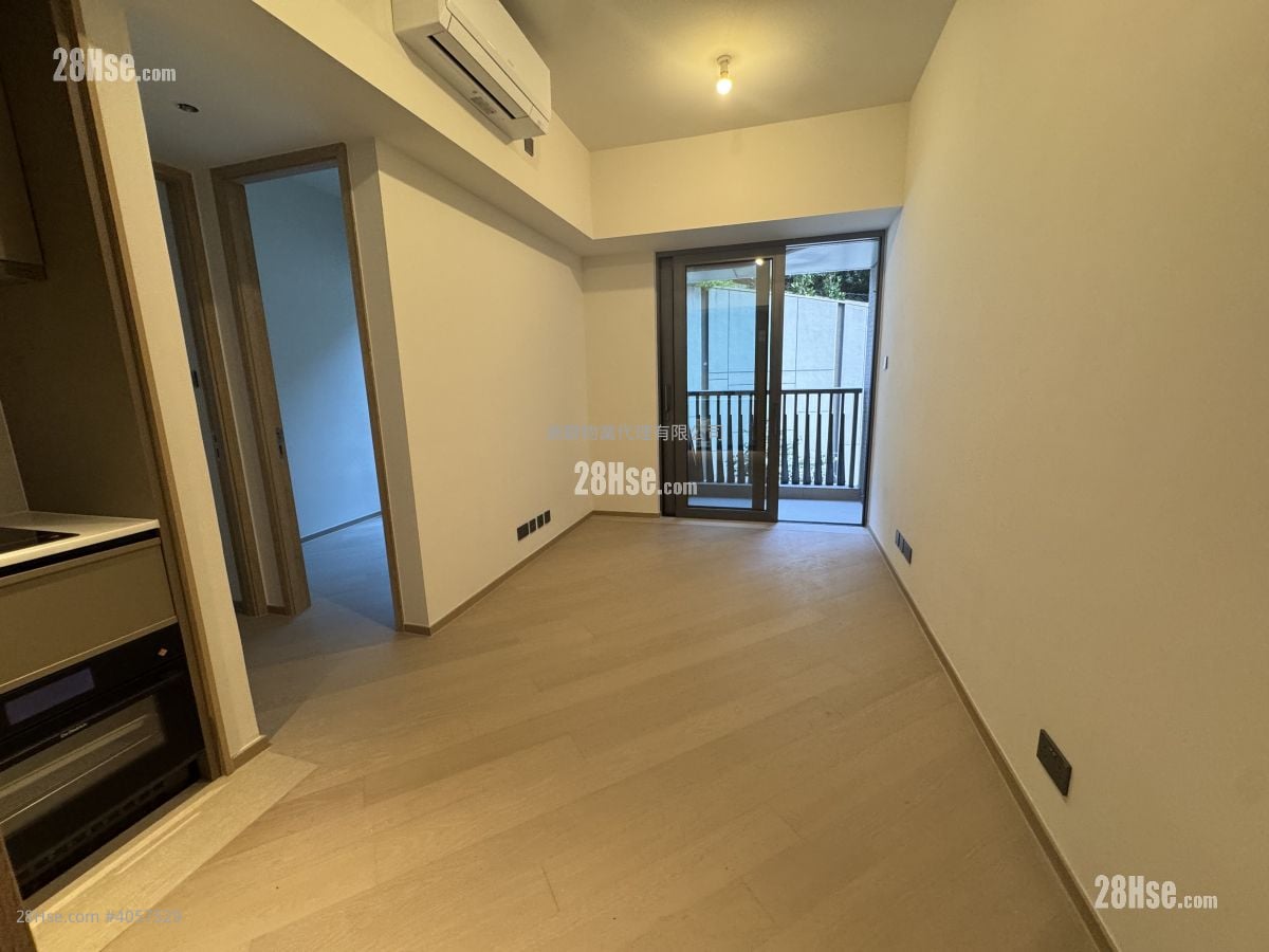 Le Mont Sell 2 Bedrooms 437 ft²