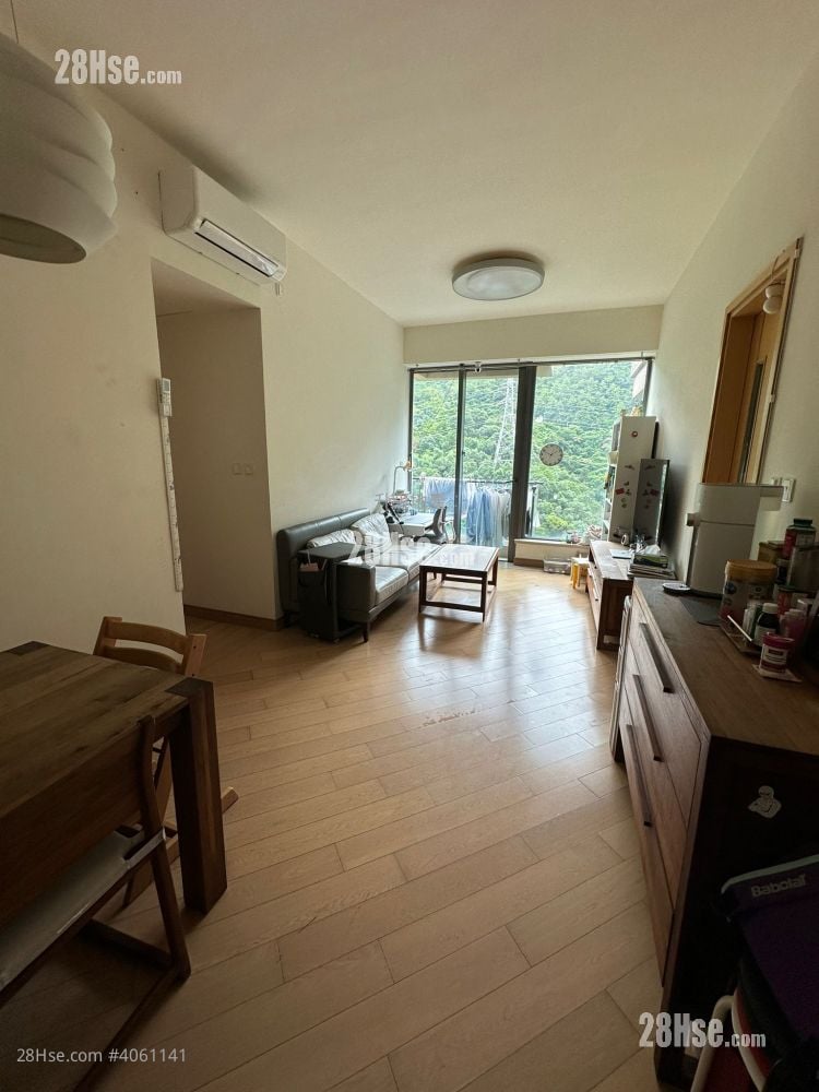 Aria Rental 3 Bedrooms , 2 Bathrooms 749 ft²