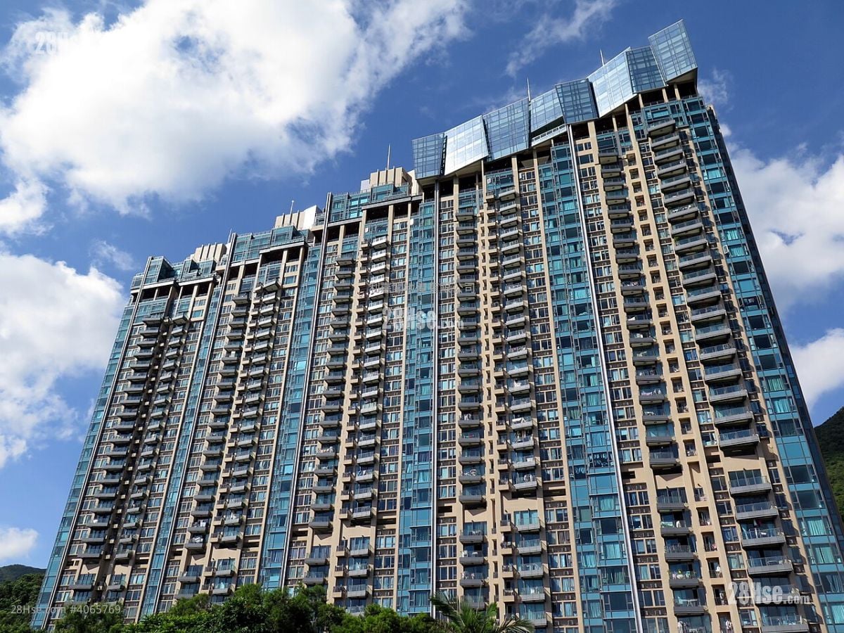 Aria Sell 5+ Bedrooms , 3 Bathrooms 1,668 ft²